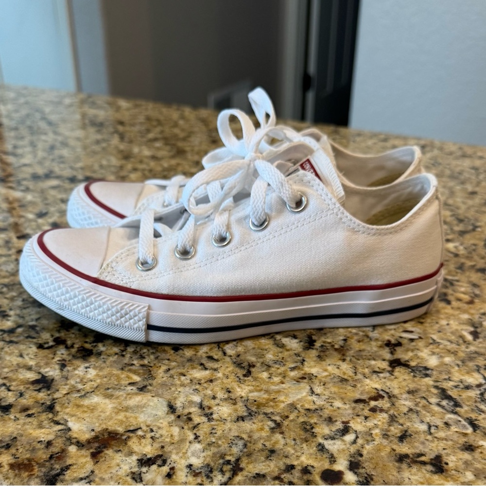 Converse Chuck Taylor All Star White Classic Low Top Women’s Sz 6